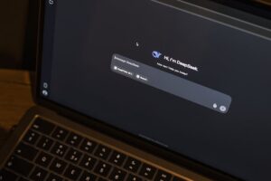 Tradicinis SEO prieš GEO: Kaip pritaikyti verslą AI paieškos erai?